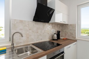 Apartment, 2 Bedrooms, Balcony, Garden View | Interior