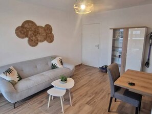 TV - Modern apartment in Argelès-sur-Mer with secure parking (Argelès-sur-Mer)