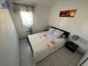 2 bedrooms - Renovated villa 4/6 people, pool and parking, 750m from the beach (Valras-Plage)