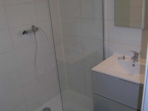 Bathroom - 6 pers lodge, pool, air conditioning, parking, near the sea (Valras-Plage)
