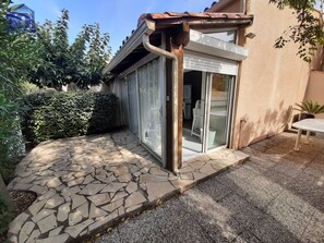 Terrace/patio - 6 pers lodge, pool, air conditioning, parking, near the sea (Valras-Plage)