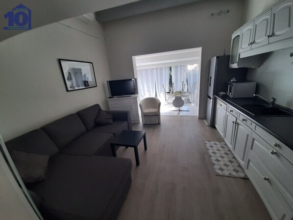 TV - 6 pers lodge, pool, air conditioning, parking, near the sea (Valras-Plage)