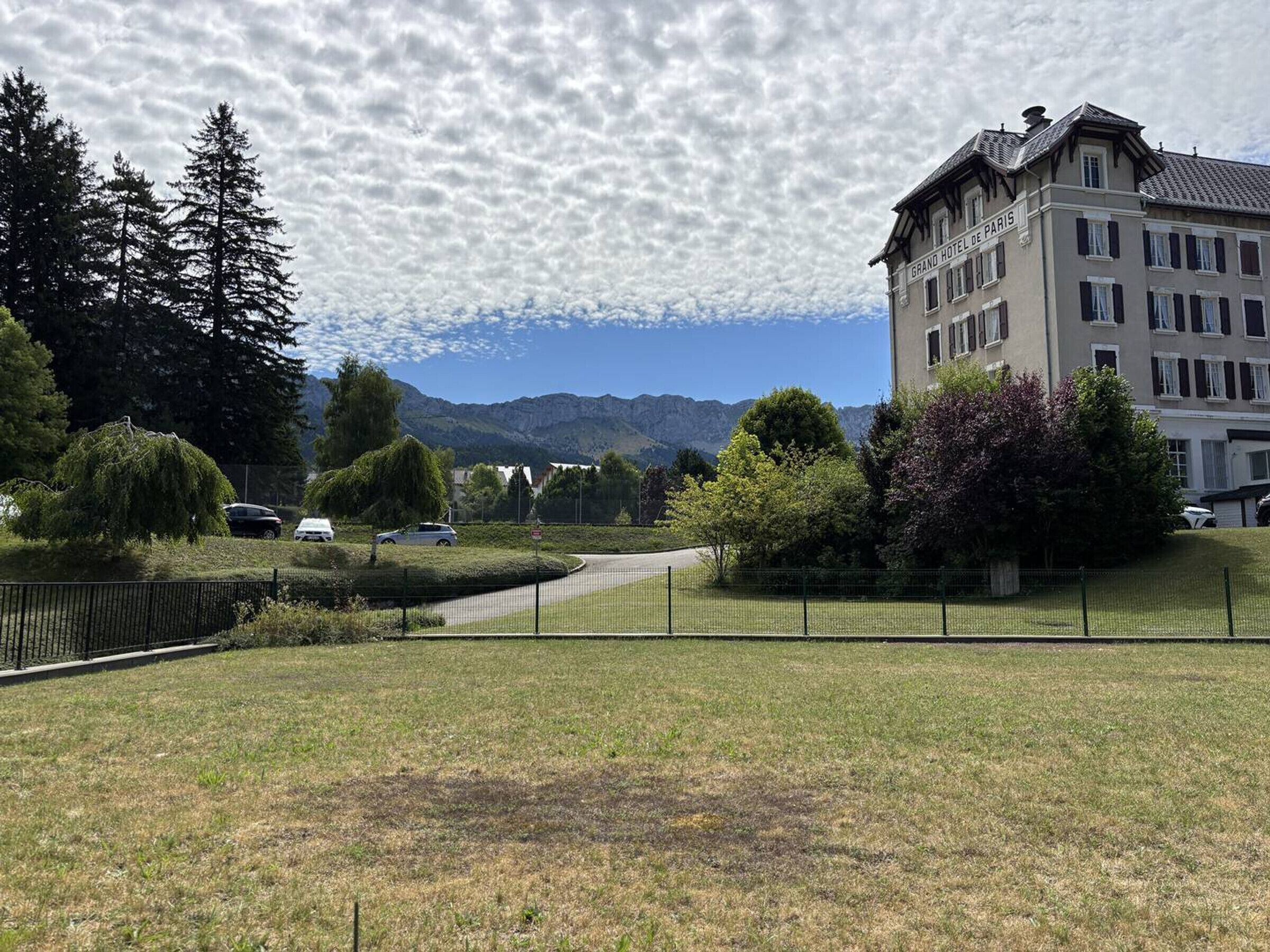 A hotel with a view of mountains in the background.