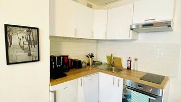 KĂŒhlschrank, Ofen, Herdplatte, GeschirrspĂŒler