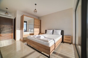4 bedrooms, desk, iron/ironing board, WiFi - Villa Jelena with private pool - Lapcici (Lapčići)