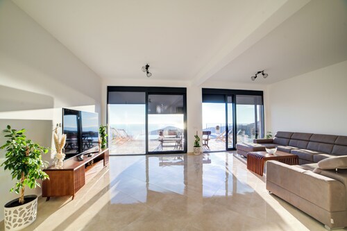 Villa Jelena with private pool - Lapcici