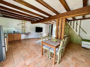 Dining - La Petite Charbonnière Gîte for up to 4 people (Neuil)