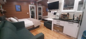 1 soverom, skrivebord, wi-fi (inkludert) og sengetøy