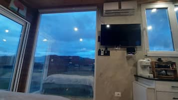 1 habitación, escritorio, wifi gratis y ropa de cama