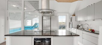 Fantastic holiday home with pool and spa for 20 people.