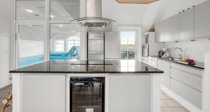 Fantastic holiday home with pool and spa for 20 people.