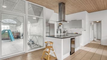 Réfrigérateur, four, plaque de cuisson, lave-vaisselle