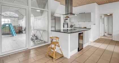 Fantastic holiday home with pool and spa for 20 people.