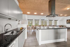 Geladeira, fogão, cooktop, lava-louças