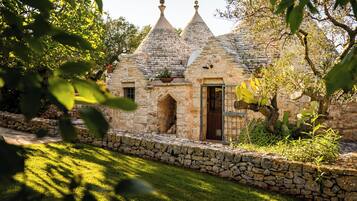 Cofres nos quartos, Wi-Fi de cortesia, roupa de cama