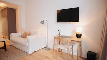 Deluxe Studio | Living area