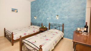 Unclassified image, 4 of 12, button - Villa Pelekanos Santo (Santorini)