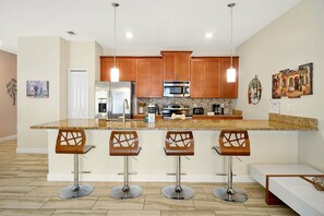 Fridge, microwave, oven, dishwasher - Champions Gate: Minutes to Magic 5star Family Home (Davenport)