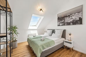 5 bedrooms, WiFi, bed sheets
