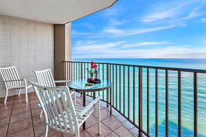 Property grounds - Mesmerizing oceanfront condo with expansive views (Lahaina)