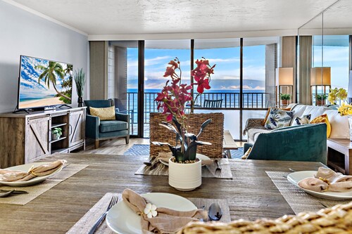 Mesmerizing oceanfront condo with expansive views
