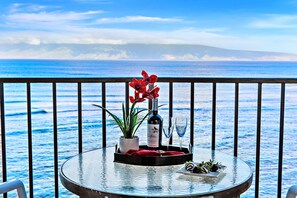 Outdoor dining - Mesmerizing oceanfront condo with expansive views (Lahaina)