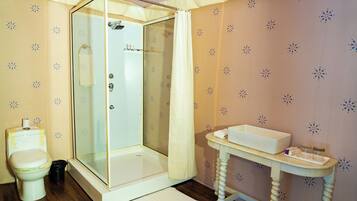 Luxury Twin Room, Garden View | Bathroom