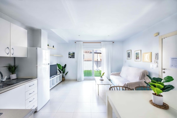 Basic Apartment | Living area