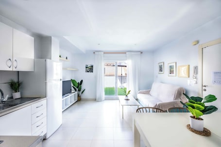 Basic Apartment | Living area