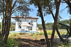 Exterior - 3 bedroom villa with private pool in an oasis (Antalya)