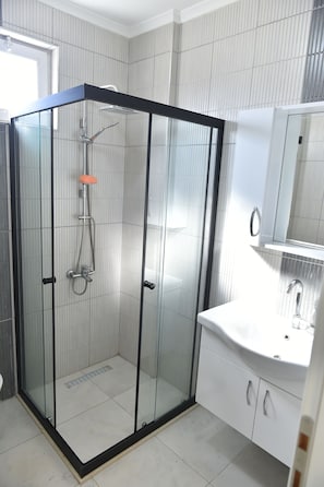 Shower, hair dryer, bidet, towels - 3 bedroom villa with private pool in an oasis (Antalya)