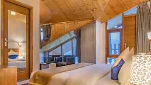 Room - THE GARDEN COURTS (Solan)