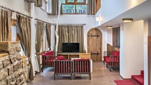 Living area - THE GARDEN COURTS (Solan)