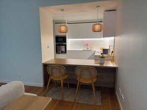 Mikrowelle, Ofen, Herdplatte, Geschirrspüler