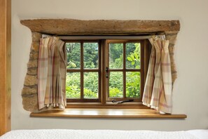 Classic Double Room | Free WiFi - The Ebrington Arms (Chipping Campden)