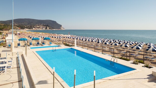 Seasonal outdoor pool - Hotel Marcelli (Numana)