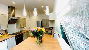 House | Private kitchen | Fridge, microwave, oven, stovetop