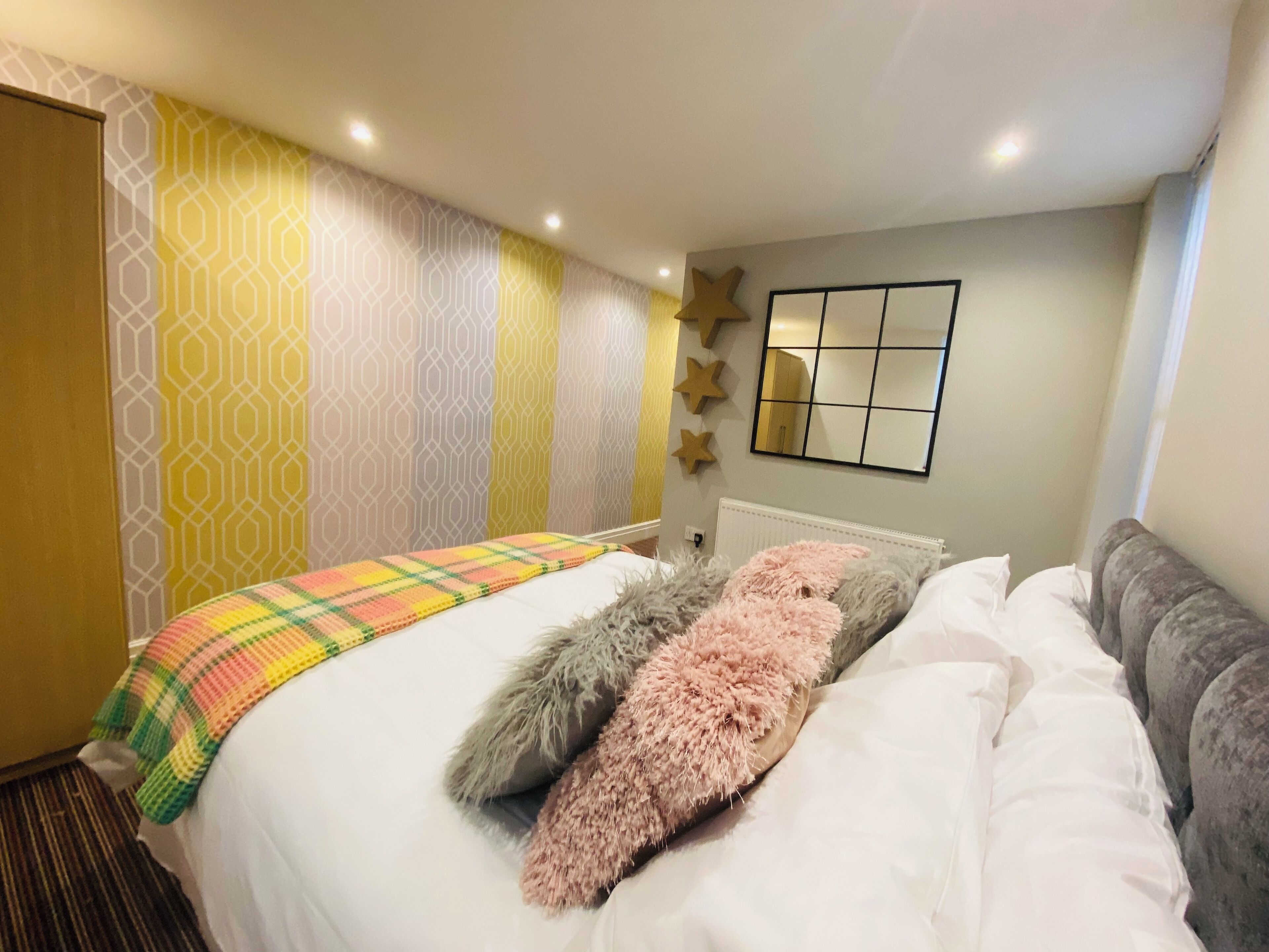 House | 4 bedrooms, iron/ironing board, free WiFi, bed sheets