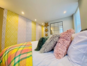 House | 4 bedrooms, iron/ironing board, free WiFi, bed sheets - Blackpool - 4 Beds - Sleeps 10 - Pet Friendly (Blackpool)