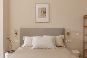 舒適開放式客房 | 高級寢具、羽絨被、記憶棉床墊、遮光窗簾/窗簾