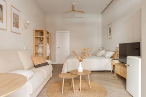 Deluxe Studio Suite | Premium bedding, down comforters, memory foam beds, blackout drapes