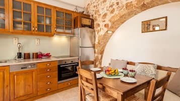 Macchina per tè/caffè, frigorifero, forno, piano cottura