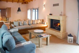 Villa, Accessible | 3 bedrooms, desk, Internet