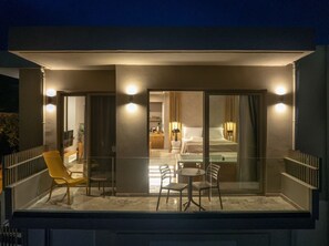 Outdoor dining - Nami Suites | Alenia (Ravdoucha)