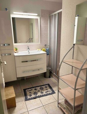 Shower, hair dryer - 65m2 apartment, unobstructed view of the sea and port, large 30m2 terrace (Port-Vendres)