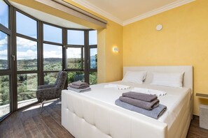 4 soverom, strykejern/-brett, reiseseng for barn og wi-fi