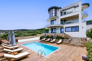 Et oppvarmet basseng