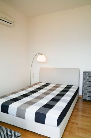 3 bedrooms, iron/ironing board, travel cot, WiFi