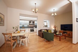 Smart TV, fireplace, offices