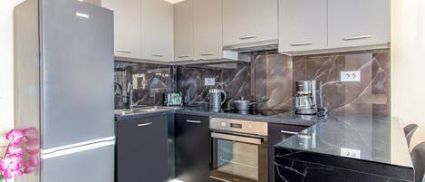 Fridge, oven, coffee/tea maker, toaster